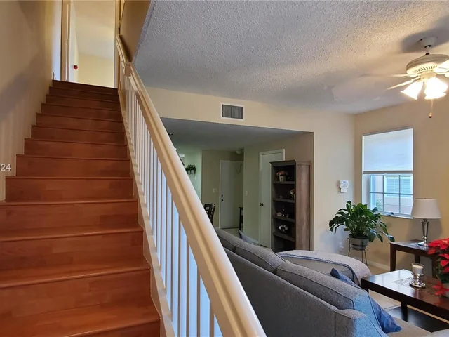 1376 Barcelona Way # 25, Weston FL 33327