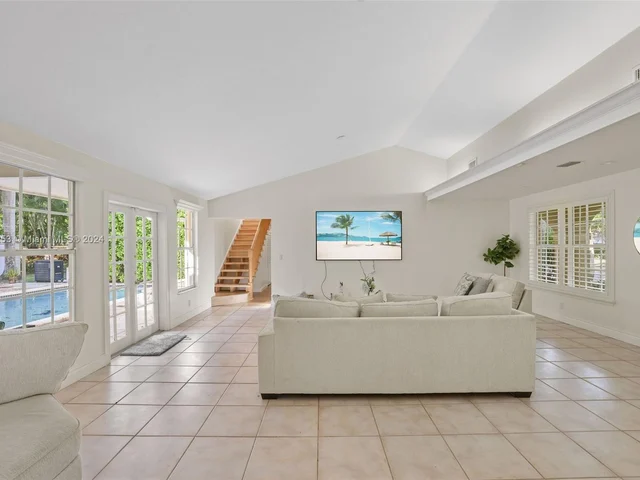 15224 SW 80th Ave, Palmetto Bay FL 33157