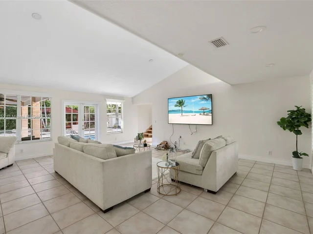 15224 SW 80th Ave, Palmetto Bay FL 33157