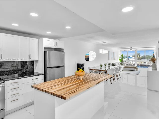 3100 NE 49th St # 303, Fort Lauderdale FL 33308