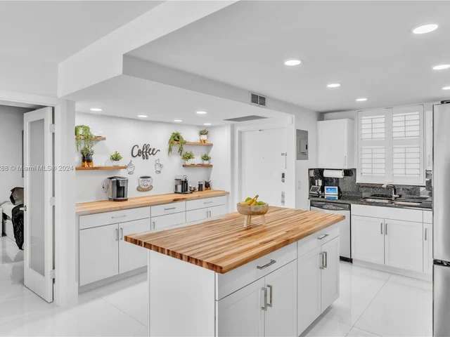 3100 NE 49th St # 303, Fort Lauderdale FL 33308