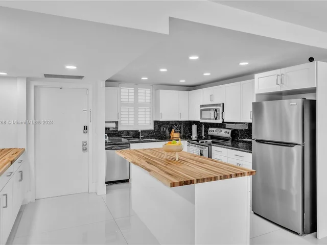 3100 NE 49th St # 303, Fort Lauderdale FL 33308