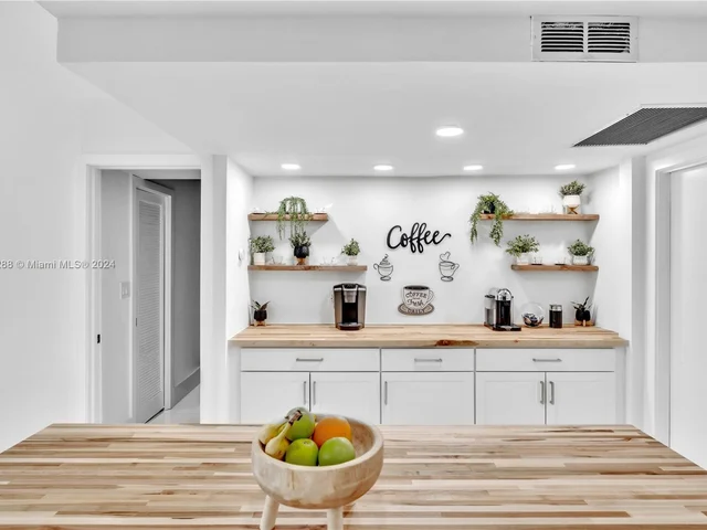 3100 NE 49th St # 303, Fort Lauderdale FL 33308