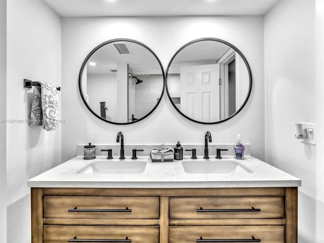 3100 NE 49th St # 303, Fort Lauderdale FL 33308