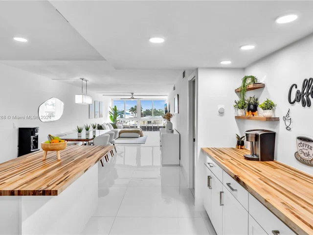 3100 NE 49th St # 303, Fort Lauderdale FL 33308