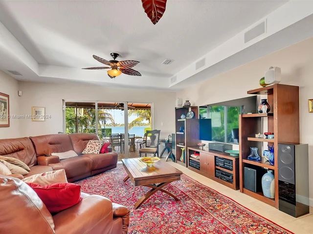 13830 SW 127th Ct, Miami FL 33186