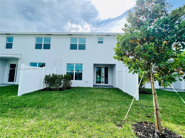 6909 Harbours Edge Ave, Lake Worth FL 33467