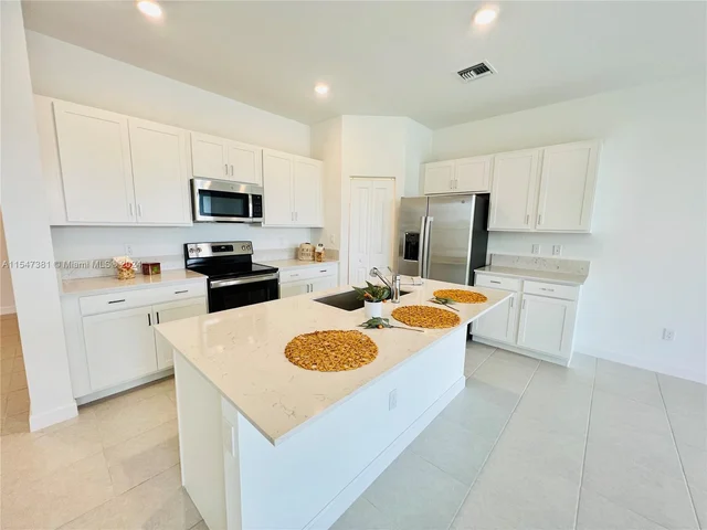 6909 Harbours Edge Ave, Lake Worth FL 33467