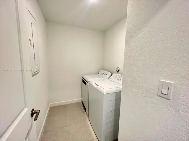 6909 Harbours Edge Ave, Lake Worth FL 33467