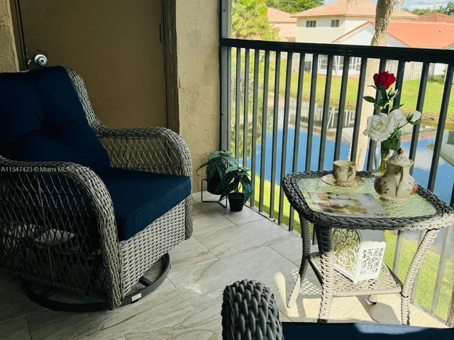 326 Lakeview Dr # 204, Weston FL 33326