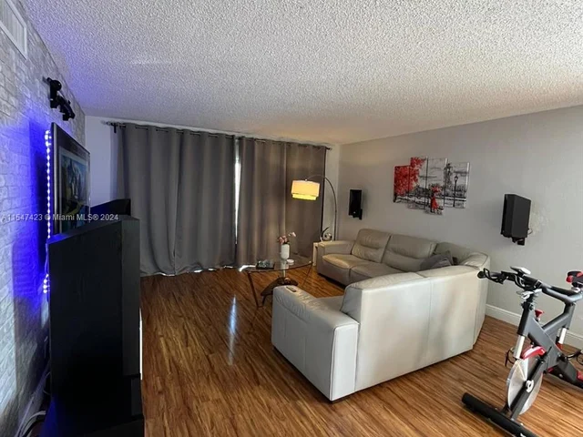 326 Lakeview Dr # 204, Weston FL 33326