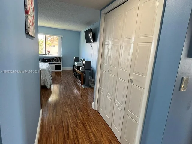 326 Lakeview Dr # 204, Weston FL 33326