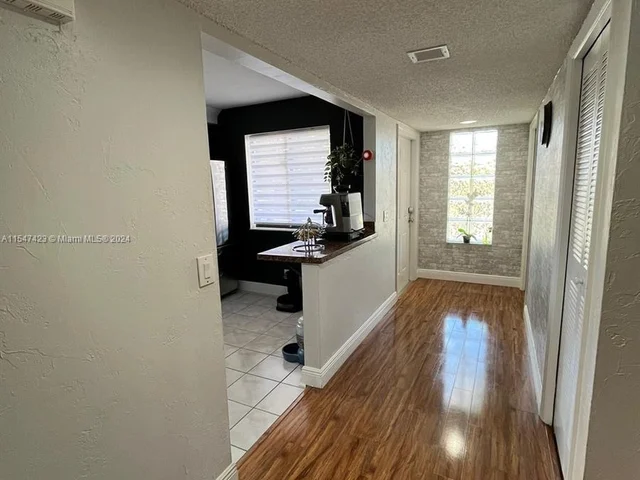 326 Lakeview Dr # 204, Weston FL 33326