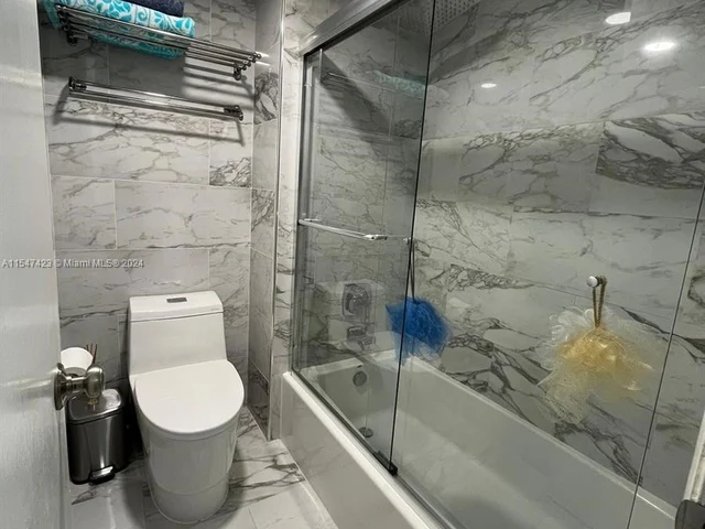 326 Lakeview Dr # 204, Weston FL 33326