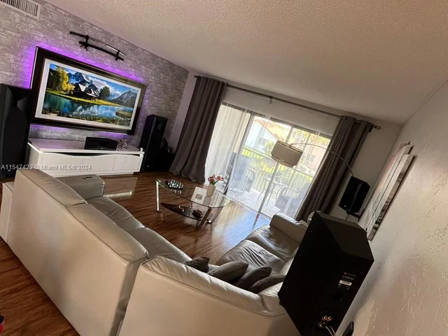 326 Lakeview Dr # 204, Weston FL 33326