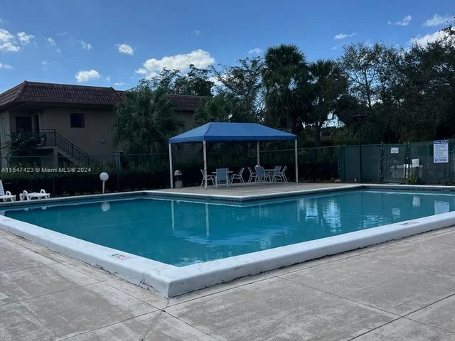 326 Lakeview Dr # 204, Weston FL 33326