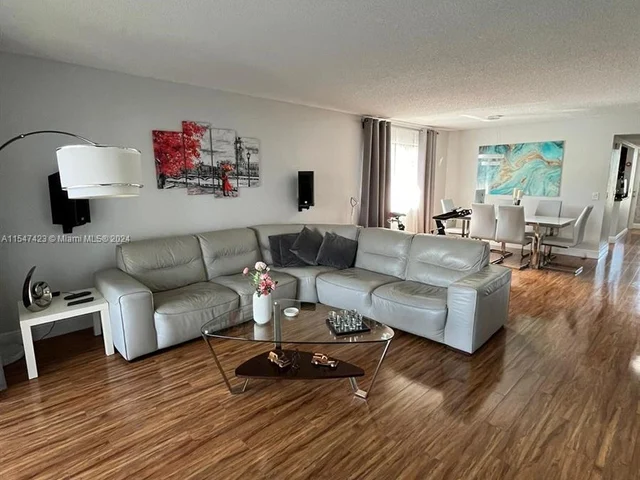 326 Lakeview Dr # 204, Weston FL 33326