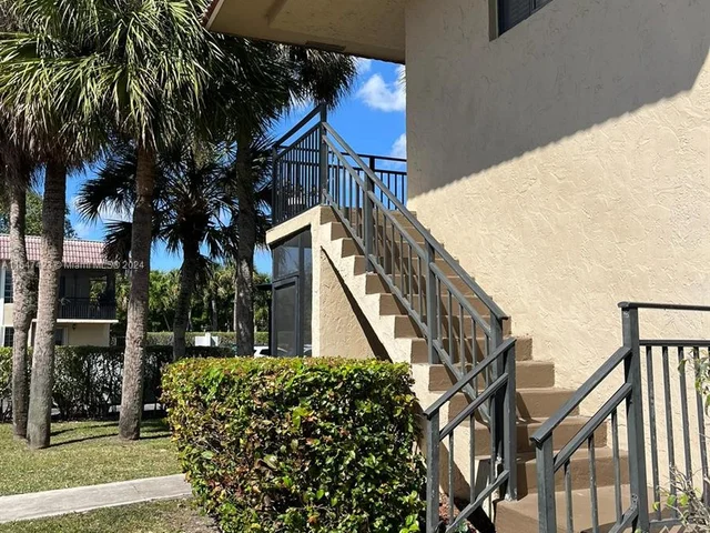 326 Lakeview Dr # 204, Weston FL 33326