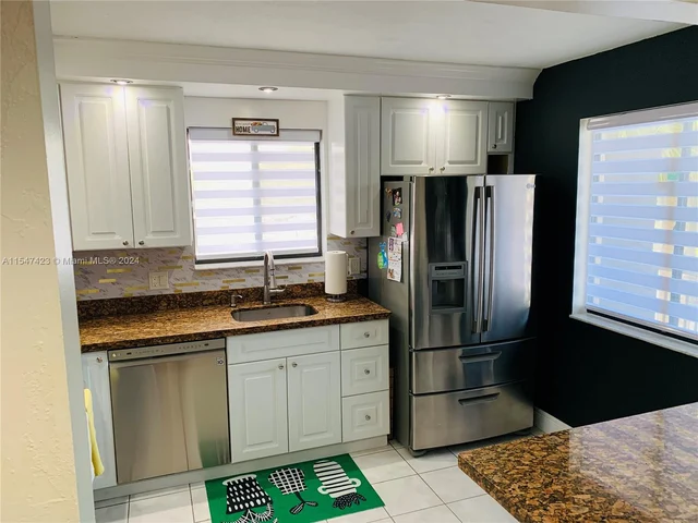 326 Lakeview Dr # 204, Weston FL 33326