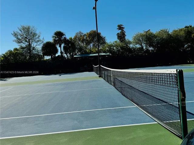 326 Lakeview Dr # 204, Weston FL 33326