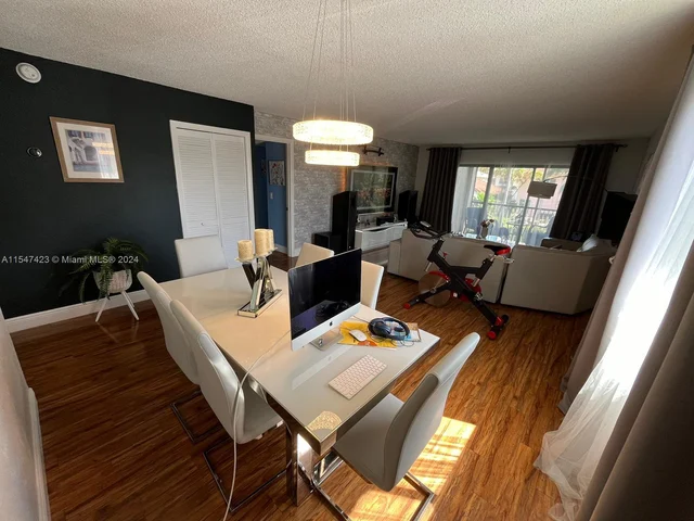 326 Lakeview Dr # 204, Weston FL 33326