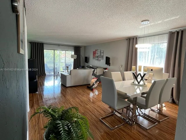 326 Lakeview Dr # 204, Weston FL 33326