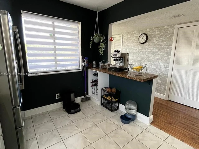 326 Lakeview Dr # 204, Weston FL 33326