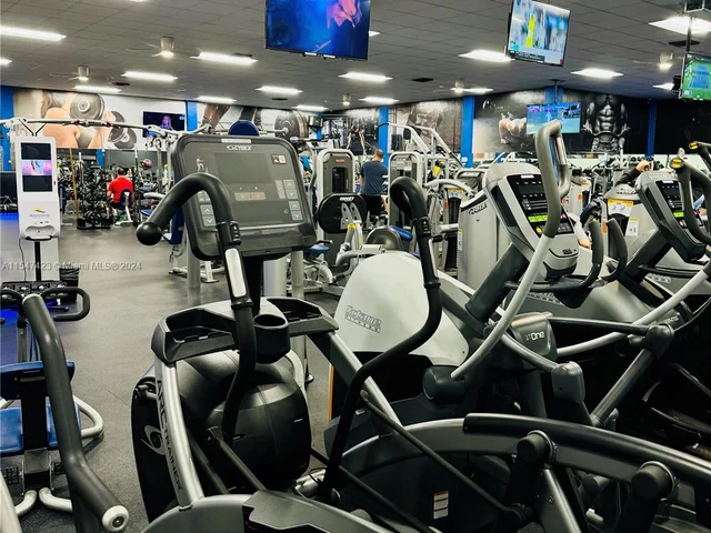 326 Lakeview Dr # 204, Weston FL 33326