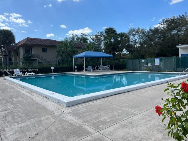 326 Lakeview Dr # 204, Weston FL 33326