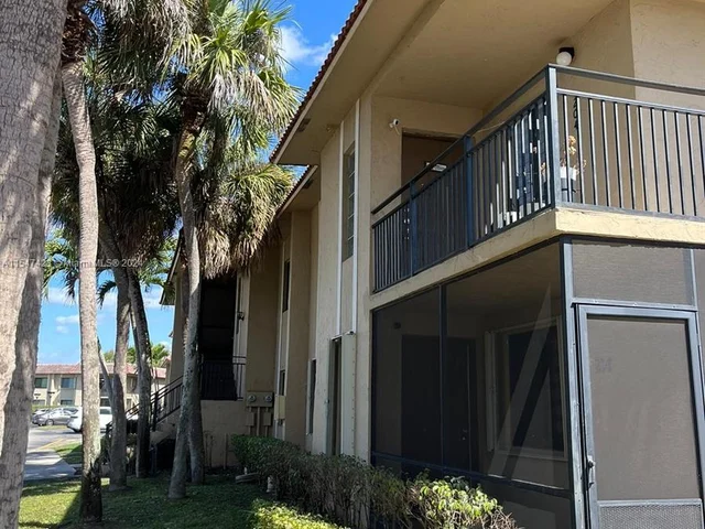 326 Lakeview Dr # 204, Weston FL 33326