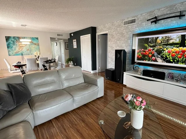 326 Lakeview Dr # 204, Weston FL 33326