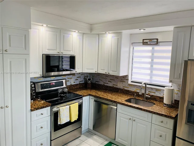 326 Lakeview Dr # 204, Weston FL 33326