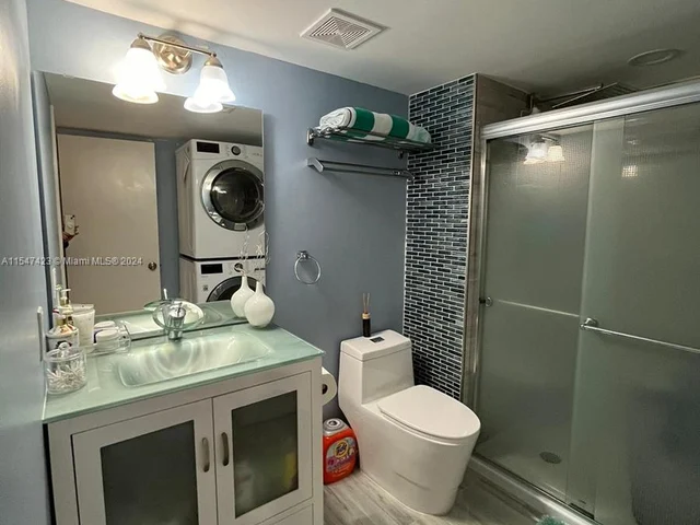 326 Lakeview Dr # 204, Weston FL 33326