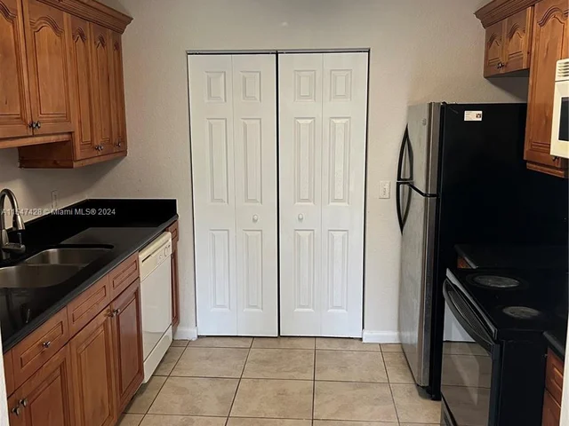 7605 NW 38th Ct # 18, Davie FL 33024