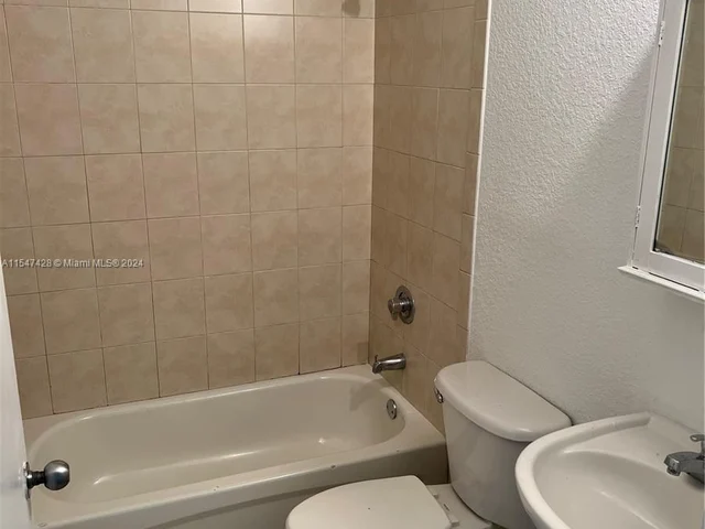 7605 NW 38th Ct # 18, Davie FL 33024