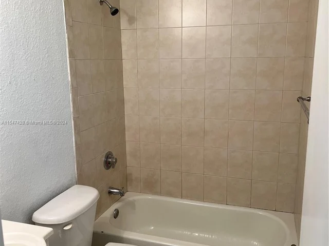 7605 NW 38th Ct # 18, Davie FL 33024