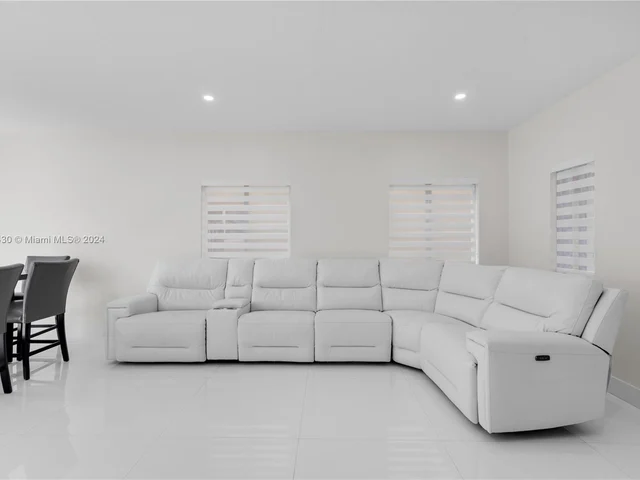 1073 NE 41st Ter, Homestead FL 33033