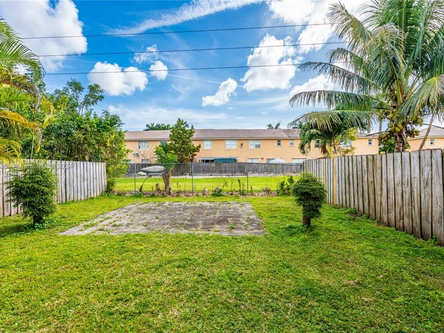 1073 NE 41st Ter, Homestead FL 33033