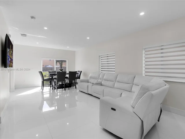 1073 NE 41st Ter, Homestead FL 33033