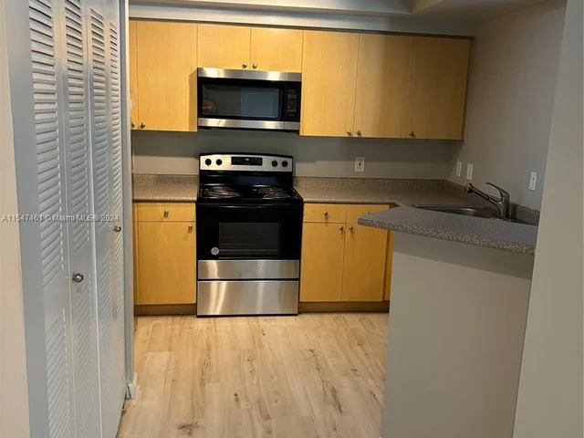 1919 Van Buren St # 308A, Hollywood FL 33020