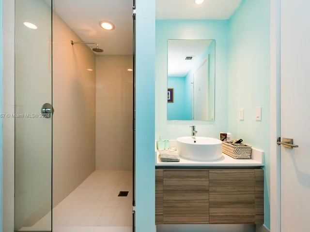 121 NE 34th St # 1415, Miami FL 33137