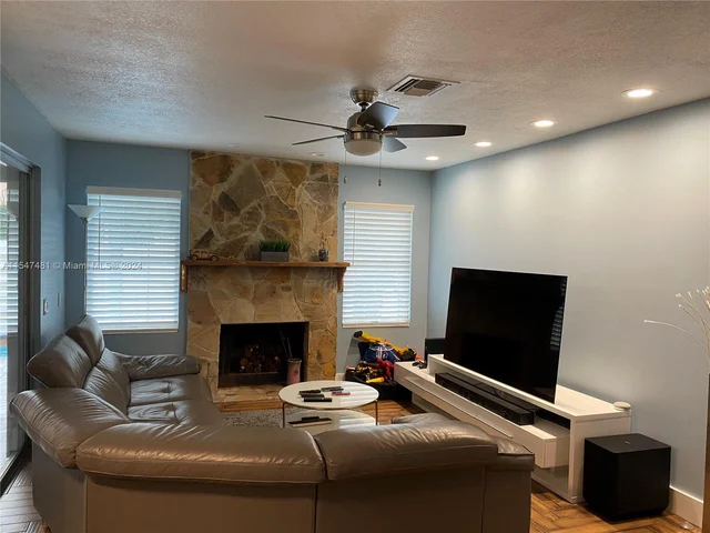 14530 SW 142nd Place Cir, Miami FL 33186