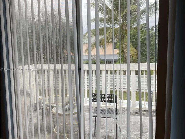 14530 SW 142nd Place Cir, Miami FL 33186