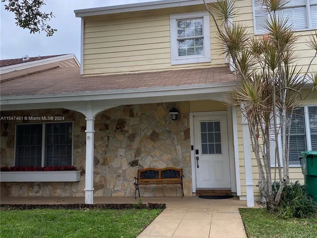 14530 SW 142nd Place Cir, Miami FL 33186