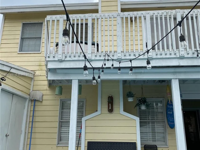 14530 SW 142nd Place Cir, Miami FL 33186