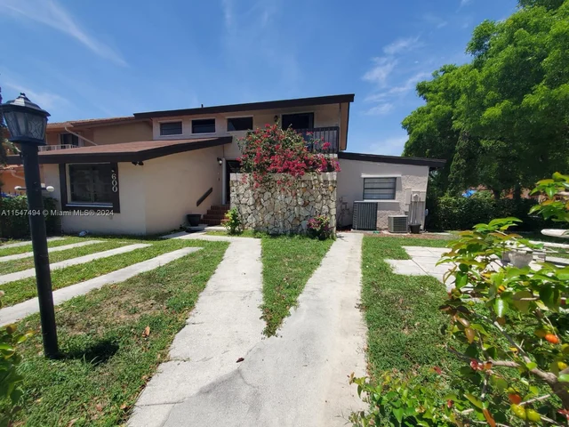 600 SW 89th Ct, Miami FL 33174