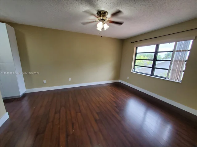 600 SW 89th Ct, Miami FL 33174