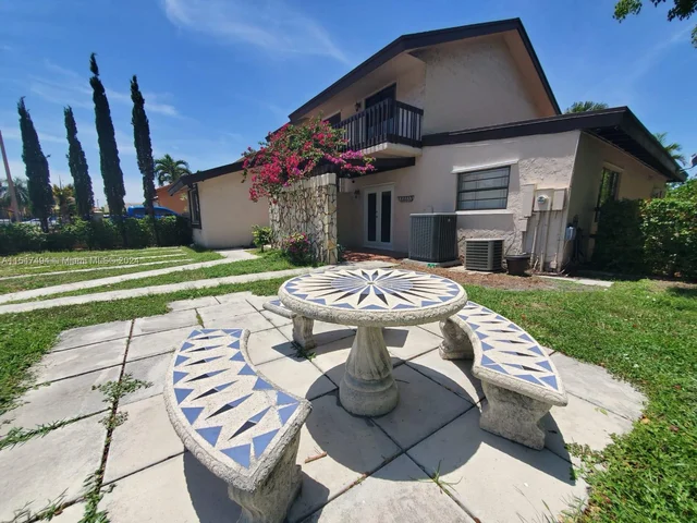 600 SW 89th Ct, Miami FL 33174