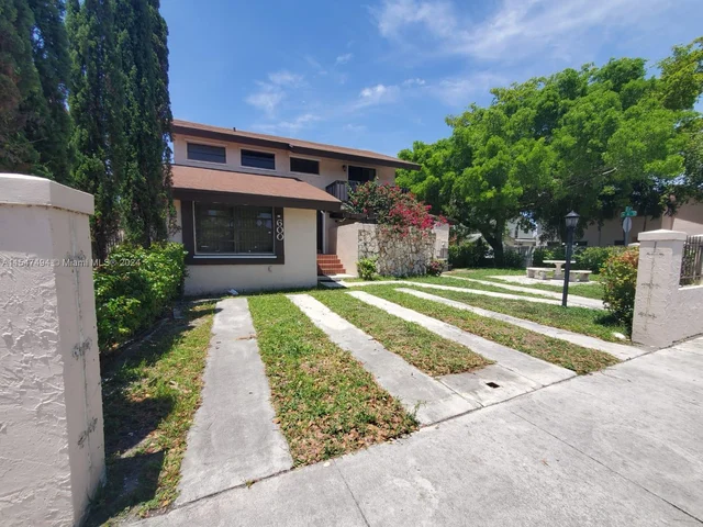 600 SW 89th Ct, Miami FL 33174