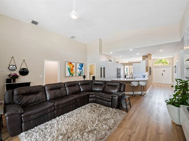 18361 NW 10th St, Pembroke Pines FL 33029